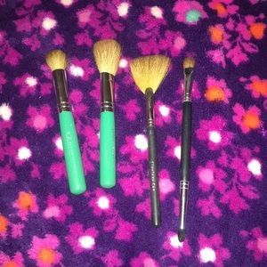 Bare minerals brushes